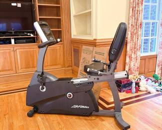 Life Fitness R1 Recumbent Lifecycle Exercise Bike 