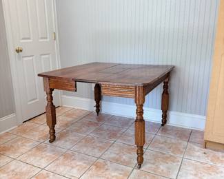 Victorian-style Oak Extending Dining/Breakfast Table on Casters