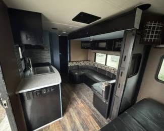 2018 Heartland Wilderness 30' Travel Trailer - more photos (5) - Lot 7303343