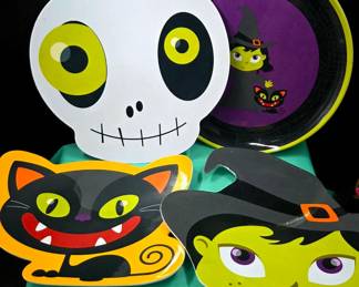 (Set of 4) Melamine Plastic Halloween Themed Plates - Witches, Skulls, Black Cats