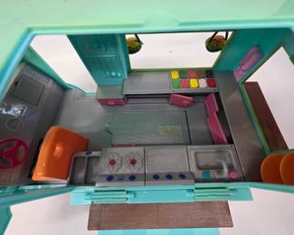 Li'l Woodzeez Honeysuckle Sweets & Treats Food Truck Toy w/ Collection of Kitchenwares