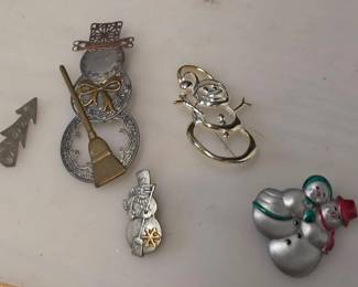 Christmas Brooch Lot