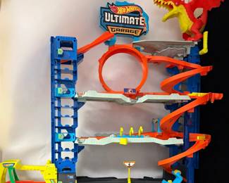 Hot Wheels Ultimate Garage with Dragon