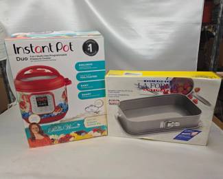 New in Box Instant Pot Duo Floral 6-Quart Instant Pot w/ New in Box LaForme Springform Cake Pan