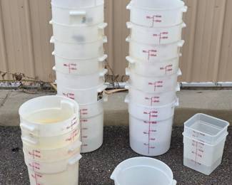Cambro 22-quart and 18-quart White Polyethylene Food Storage Containers