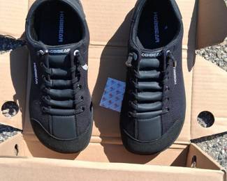 Pair of Hobibear Shoes Size 39/245 (2.5)