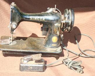 Vintage Singer Cast-Iron Sewing Machine