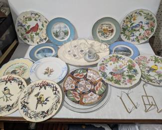 Assorted Plates & Glasses With Plate Holders, Christmas & Bird Themes With Crystal & Glass Glasses - Estate Sales Warehouse (GR)