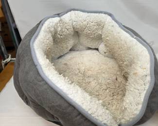 Cat Bed w/ Toys