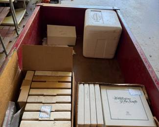 Large Collection of Royal Windsor Southern Living Decorative Plates & Boxed Collectibles - Lake Odessa Off-Site