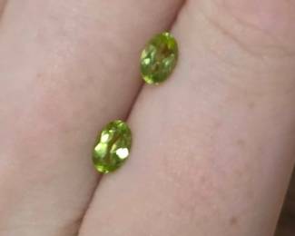 Pair of Faceted Peridot - 0.99ct Total