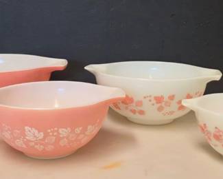 Vintage Pyrex Pink Gooseberry 4pc Cinderella Bowl Set