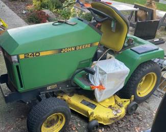 John Deere 240 Lawn Tractor with Mower Deck – Grand Rapids Off-Site