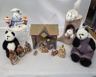 Vintage Jim Shore Heartwood Creek Miniature Nativity Set w/ other Holiday Decorations