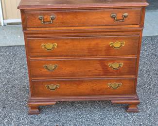 Goldsmiths Pennsylvania House 4-Drawer Traditional Wood Chest – Estate Sales Warehouse (GR)