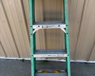 Fiberglass Step Ladder, 225 lb Type II, Yellow Molded Top