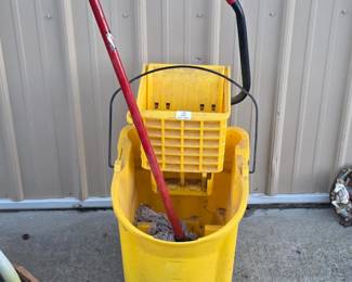 Rubbermaid Commercial WaveBrake Side-Press Mop Bucket and Wringer with Mop