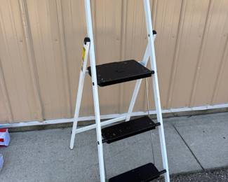 3 Tier Steel and Plastic Foldable Step Ladder