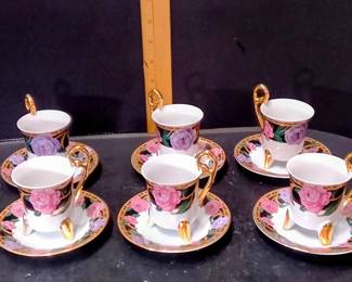 Vintage 1960s Royal Cafe Japan 24kt Gold Porcelain Demitasse Espresso Set with Floral Rose Pattern – Potterville