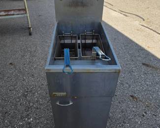 Pitco Commercial Gas Fryer (Lot 2 of 2)