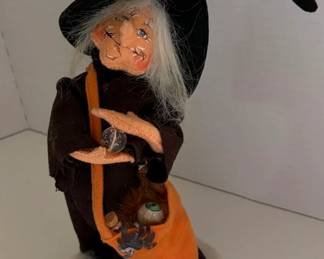 Vintage 2010 Annalee 75th Anniversary Halloween 10" Old Hag Witch w/Crystal Ball & Potion Bag