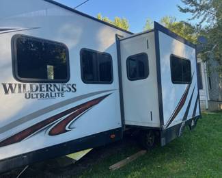 2018 Heartland Wilderness 30' Travel Trailer - more photos (7) - Lot 7303343