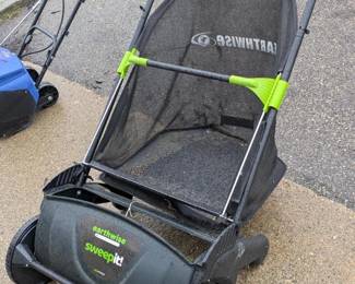 Earthwise Sweepit - Leaf Sweeper - LSW70021