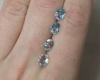 Lot of Faceted Light Blue Topaz - 3.555ct