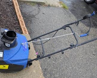 SnowJoe Ultra 18" Snowblower with Light - 15 Amp