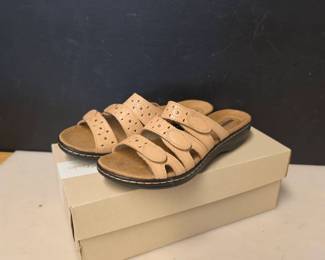 (New) Clarks Size 6 Women's Sandals