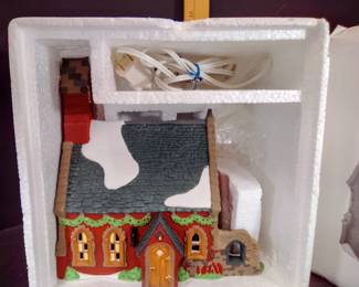 Retired 1995-1997 Dept 56 Dickens Village Dudden Cross Church #58343 Boxed w/ Light
