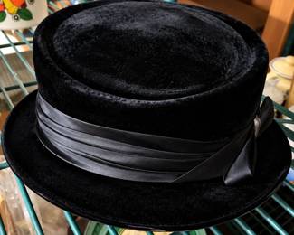 Mid Century Black Velvet Cloche Style Women's Hat Wide Brim Pleated Satin Ribbon Bow