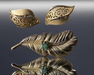 Vintage Jewelry Lot Signed Trifari Gold Tone Earrings & Green Stone Feather Brooch