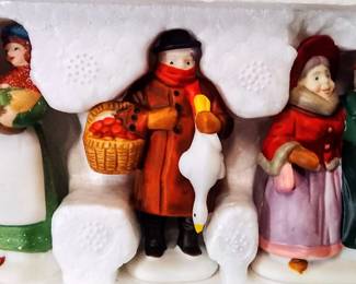 Retired Dept 56 Dickens Village Fezziwig & Friends Accessory Set