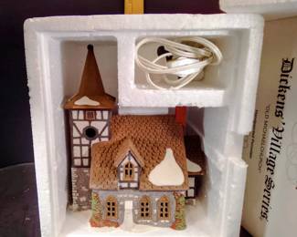 Retired 1992-1996 Dept 56 Dickens Village Old Michaelchurch #55620 Boxed w/ Light