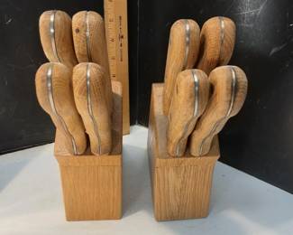 8 Wood-Handled Stainless Steel Knives with 2 Wooden Storage Blocks