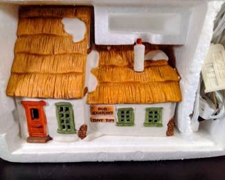 Retired Dept 56 Dickens Village Bob Cratchit & Tiny Tim Cottage Boxed w/ Light