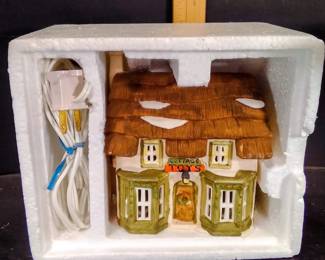 Retired 1986-1989 Dept 56 Dickens Village Cottage Toys Shop #65072 Boxed w/ Light