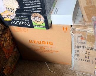 Boxed Keurig K15, Presto PopLite & vintage 12-band radio