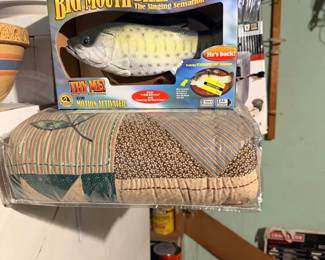 Three boxed Big Mouth Billy Bass plus household merchandise