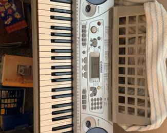 Yamaha PSR-275 keyboard plus boxed Canon & Sony digital cameras
