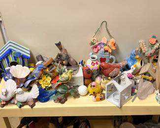Seasonal figurines & household collectibles