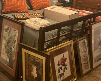 Plenty of wall art!