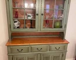 China Cabinet Lighted Hutch