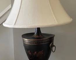 Chioniseire Urn Lamp