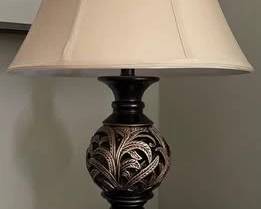 Leaf Motif Lamp