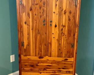 Cedar wardrobe cabinet w/ hanging rod and blanket storage below