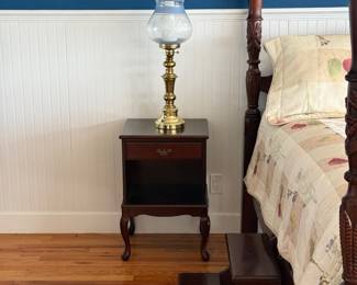 Pair of Mahogany nightstands (1 of 2)