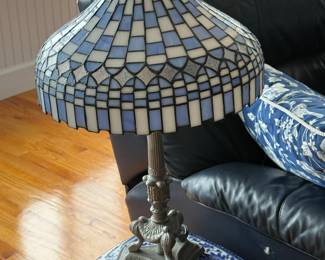 Blue & White Tiffany-style table lamps (Pair)