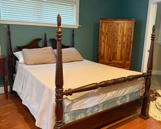Queen size 4-post bed